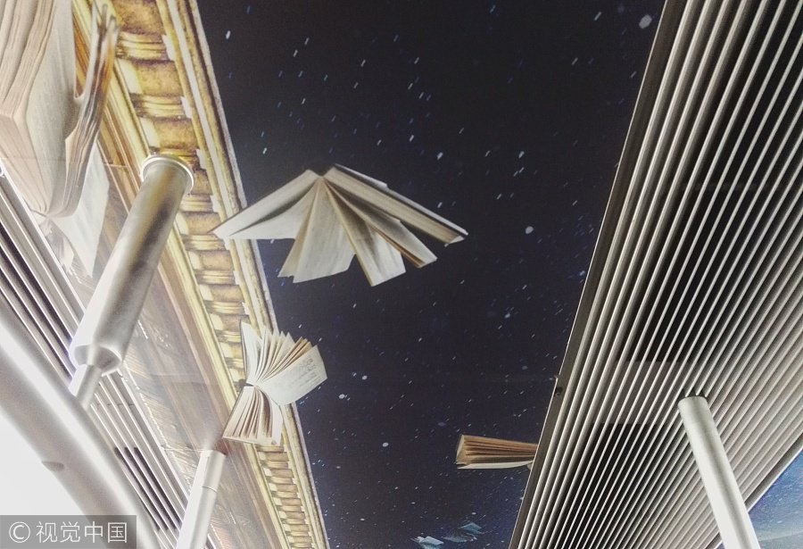 ChinaDaily's tweet image. A #library? No, a #subway carriage. Passengers can use their cellphones to sweep the code and then listen to the audio-books. (Photos: VCG)