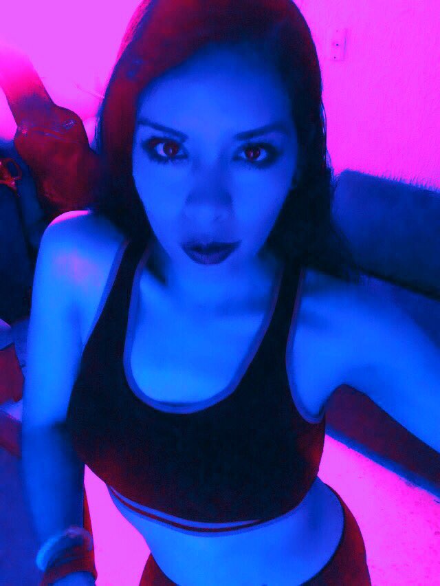 LaBellaMusicca's tweet photo. Así pero q no se vea rosa todaaa Azul #PielAzul #AliStongerGirld bonita noche.🔹🔹🔹🔹🔹🔹🔹🔹 https://t.co/EyyZSrsF2p