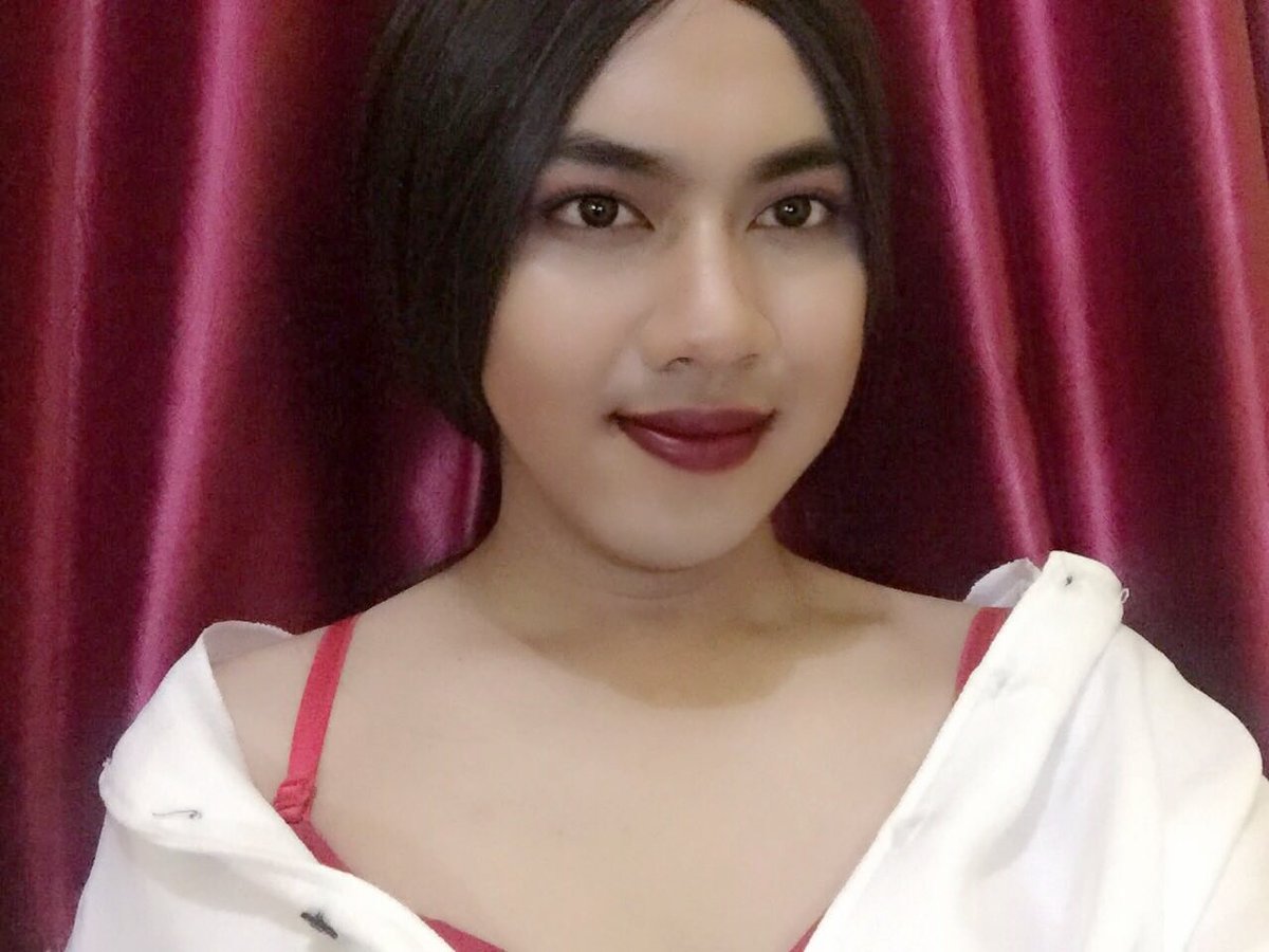 Ulardan faqat u qattiq jinsiy aloqada.