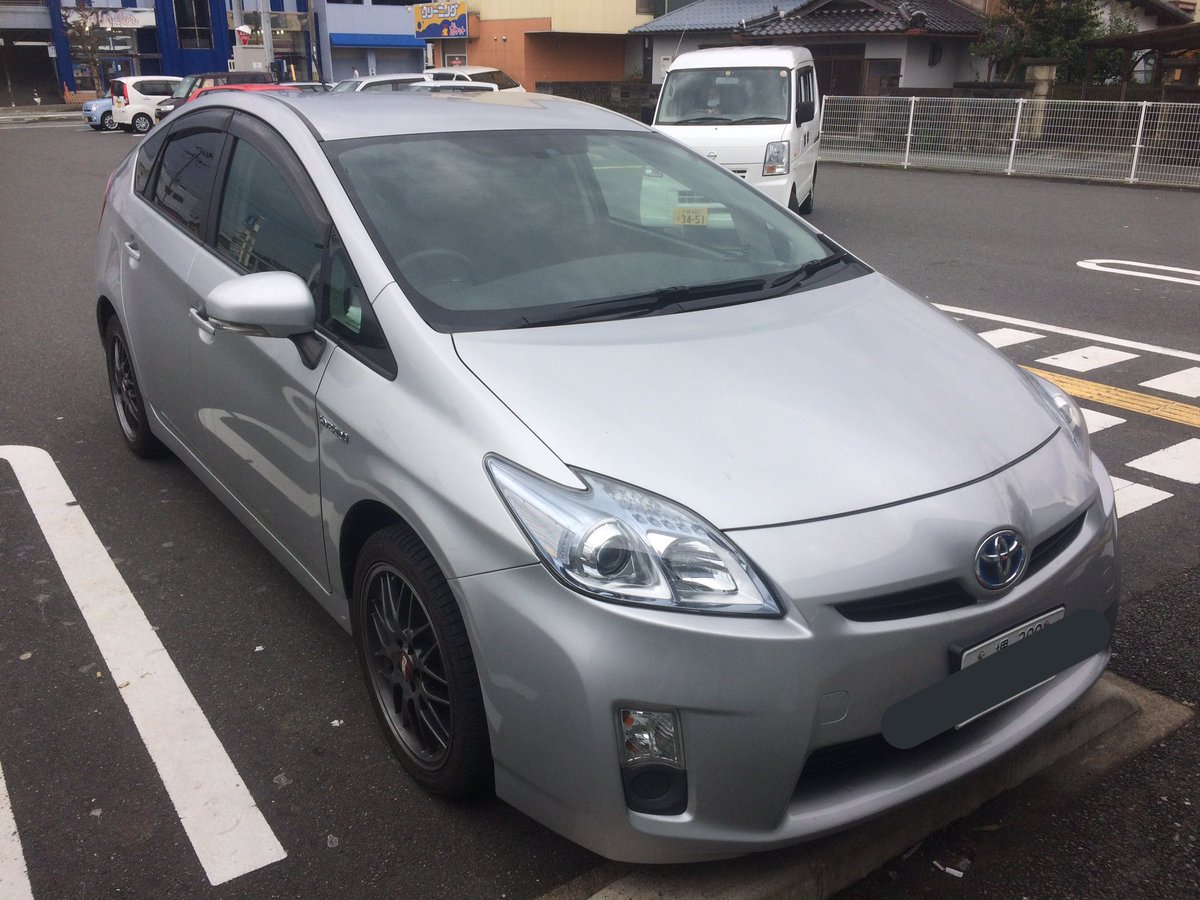 g_beb1n's tweet photo. プリウス売りまーす。
値段わ85から早期の方値下げでお願いします。
車検30年10月4日です。 https://t.co/ObNnrURcvO