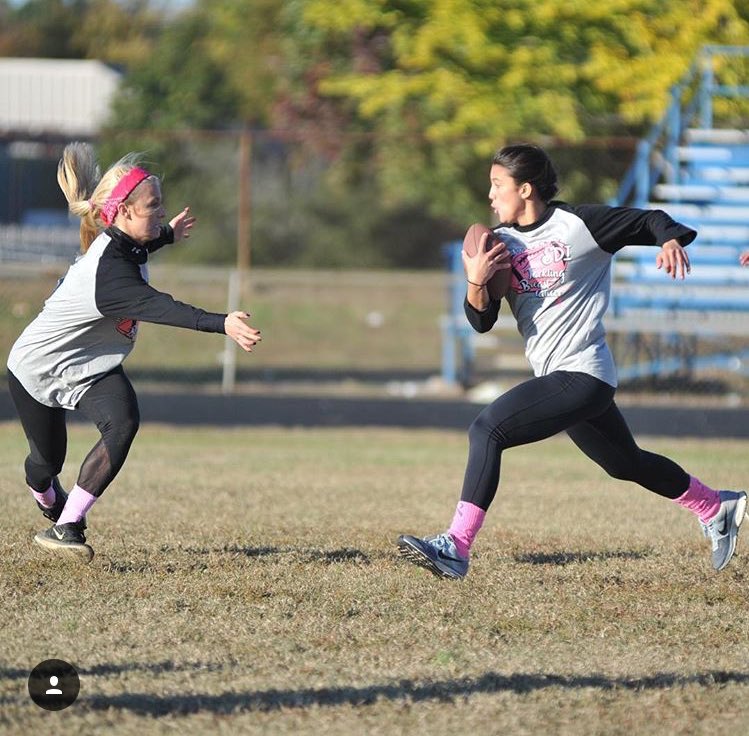 sub_deb1's tweet photo. Thank you to everyone who came, especially our coaches and Chris Jung for the pics!🏈 https://t.co/KTf7GaKapa