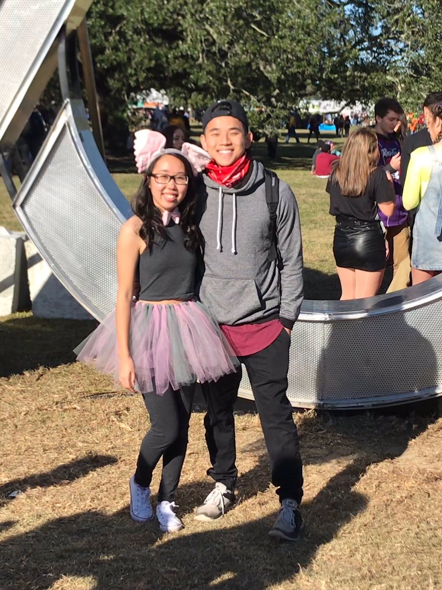 cindyyyquil's tweet photo. First Voodoo Festival was lit!! 🤓🔥 #VoodooFest2017 🐘👻 https://t.co/AxmVd7hHt7