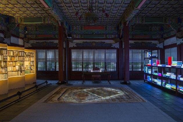 [전시]대한제국 선포 120주년 기념, 역사적 공간과 아트의 접목! 단풍든 덕수궁, 빛으로 물든 야경까지! 영상작품이 많아, 밤 전시 추천_팁:~11/5 입장료 500원_덕수궁 야외프로젝트:빛•소리•풍경_~11.26(전시~20시/덕수궁 21시 종료)