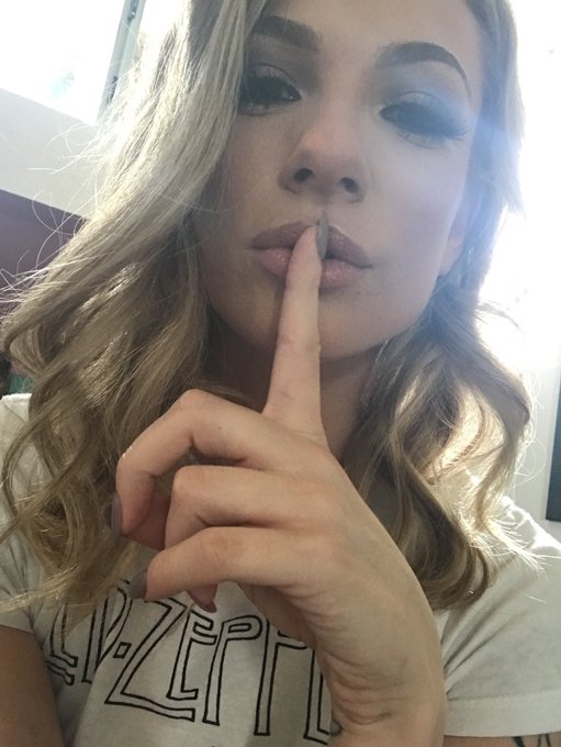 Today is a secret for the time being.. so instead I&rsquo;ll share this pic with you all. 😘 https://t.co/o<a href="/tag/onmfc"class="tags"><span>#onmfc</span></a>