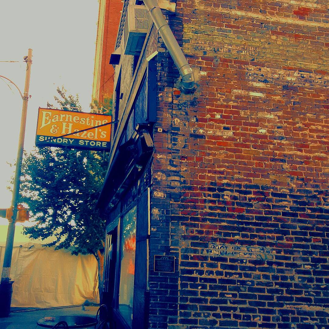 Eric_Murphy422's tweet photo. Nothing like experiencing #memphis most iconic #hauntedlocation #earnestineandhazels https://t.co/B4UyeorgvE