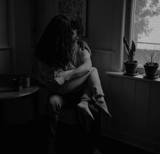 "Χαράζει Δευτέρα γαμωτο"
Της είπε.
"Ας κοιμόμουν μαζί σου κι ας ξημέρωνε κ το τέλος του κοσμου"
Του απάντησε.

ι. β