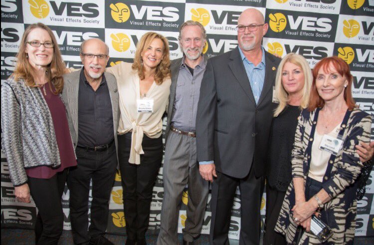 VFXSociety's tweet image. 2017 VES Fellow Lynda Ellenshaw Thompson, VES and Brian Henson, proudly honoring his dad Jim Henson, Hall of Fame inductee - with VES leadership #VESSummit