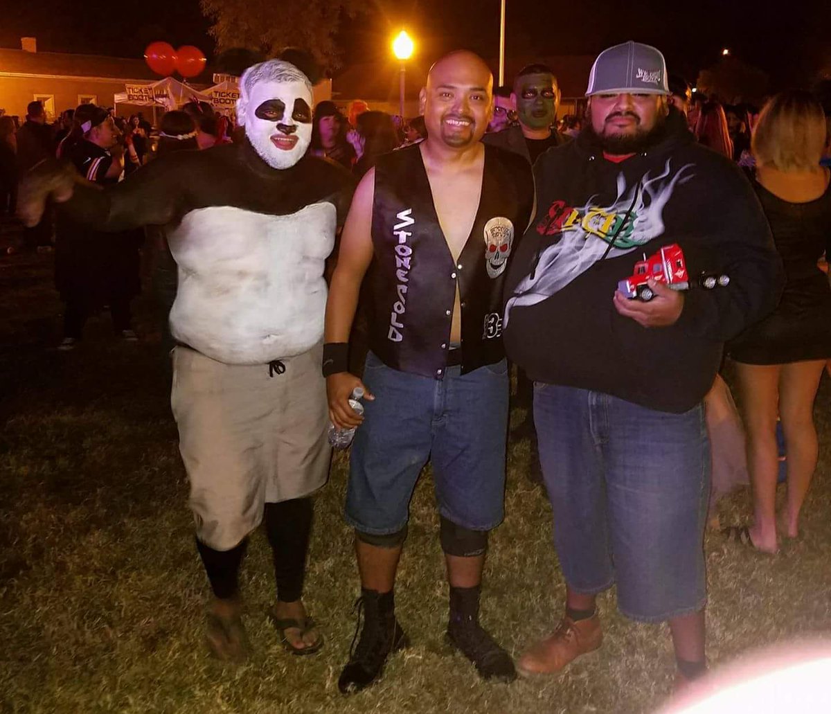 JayCup15's tweet photo. My grandmas reaction to my Halloween costume was priceless! #Halloween2K17 #KungFuPanda #PoThePanda https://t.co/4EsK6ogAYA