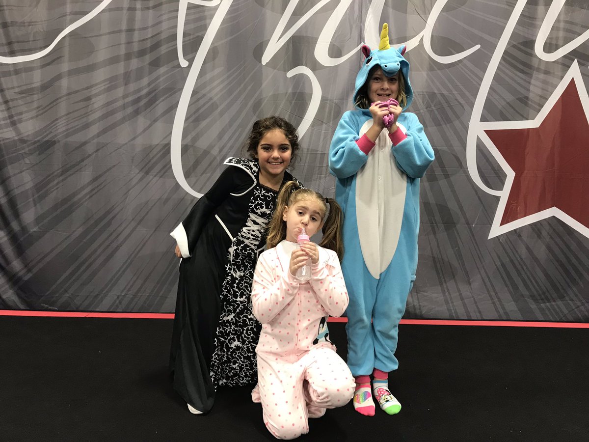 STAR_YthPink's tweet photo. We 💗 Halloween! #starn8tion ⭐️ https://t.co/TF0sGoxL9q