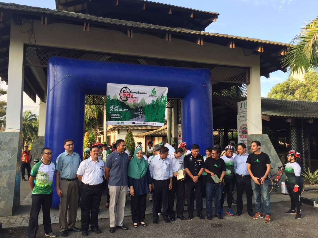 man_besi's tweet image. cycling charity expedition part II from cyberjaya to royal belum flag off
#tourismperak
#setiaharuman
#emkaygroup
#primaavenue
#cyberview