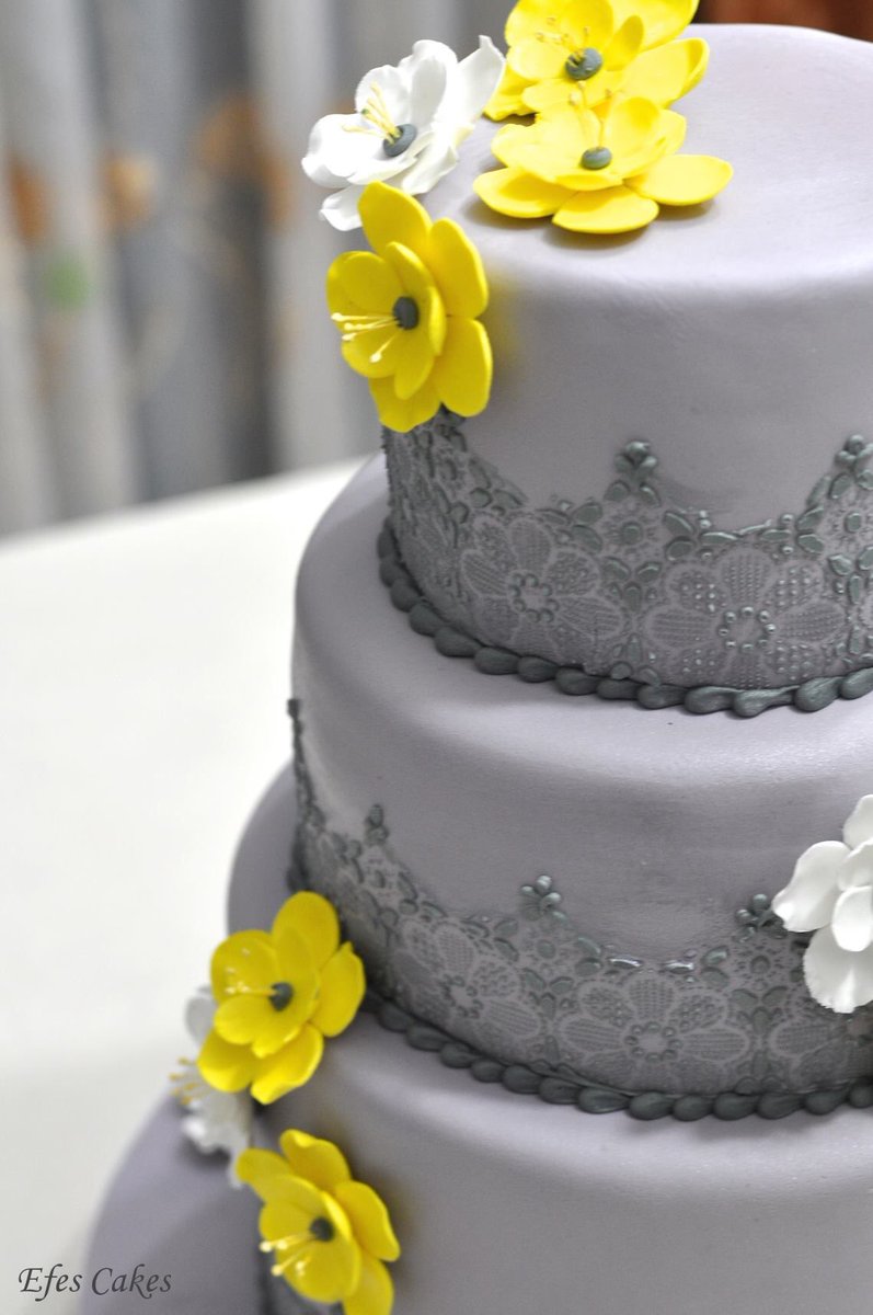 EfesCakes's tweet photo. An unusual &amp; yet a beautiful color match. 💛
#ediblelove #archives https://t.co/dQK0HP7N45