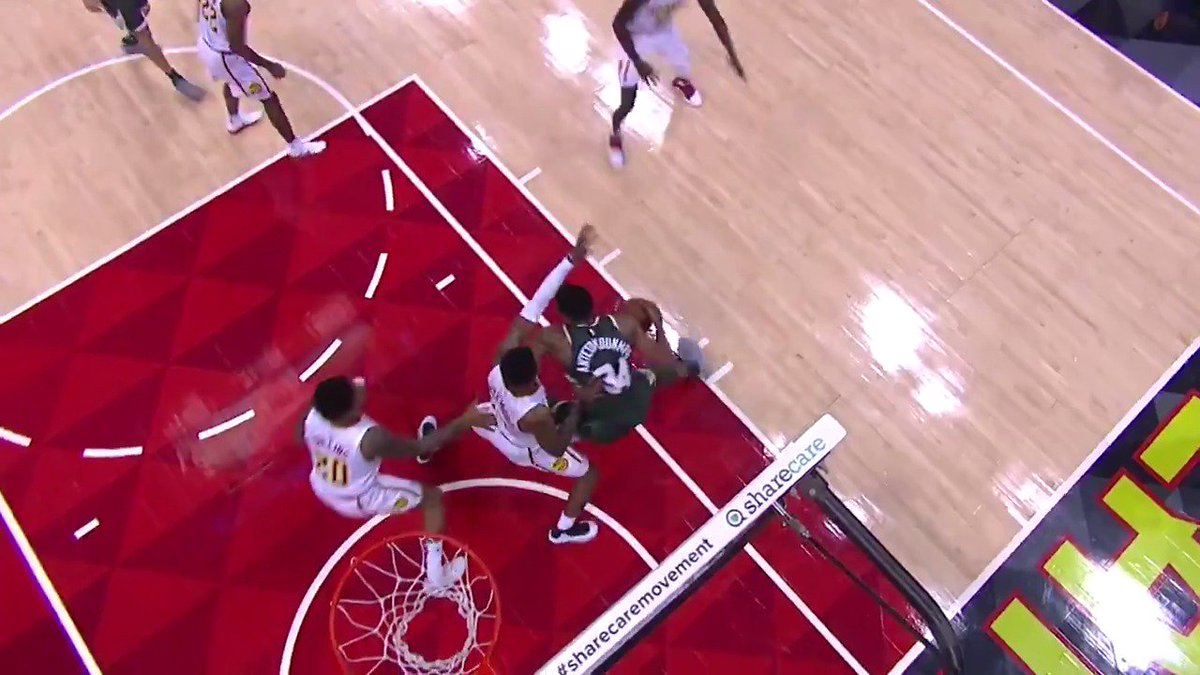 Giannis​ backs Bazemore for the @NBA​ Dunk of the Night!  #FearTheDeer https://t.co/yNZeAe6YyX