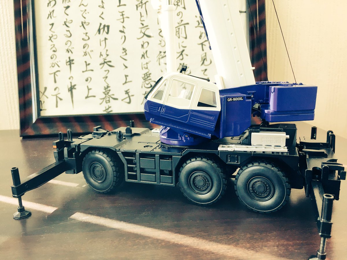 株式会社金堀重機 社内のスケールモデルに新車が追加されました タダノ製ラフタークレーン Gr 1600xl 海外モデルの145t吊りラフタークレーン 日本では走れない世界最大級のラフタークレーンで ブームの左側についたオペ室はチルトします T Co 株式会社金堀重機 社内のスケールモデルに新車が追加されました タダノ製ラフタークレーン Gr 1600xl 海外モデルの145t吊りラフタークレーン 日本では走れない世界最大級のラフタークレーンで ブームの左側についたオペ室はチルトします T Co