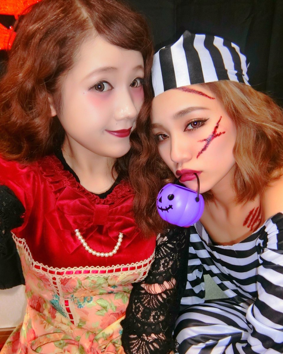 maaa821's tweet photo. 昨日はまとさんと仮装したよ🎃

今年はあんまりやる気出ずでDAISOで囚人買った😂👌🏻💜 https://t.co/jD5xWz3IFg
