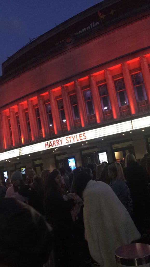 _GraceSully_'s tweet photo. Thank you @Harry_Styles for the best night of my life, love you so much, see you next time!! ❤️💖🌸 https://t.co/MNmWFCe6ni