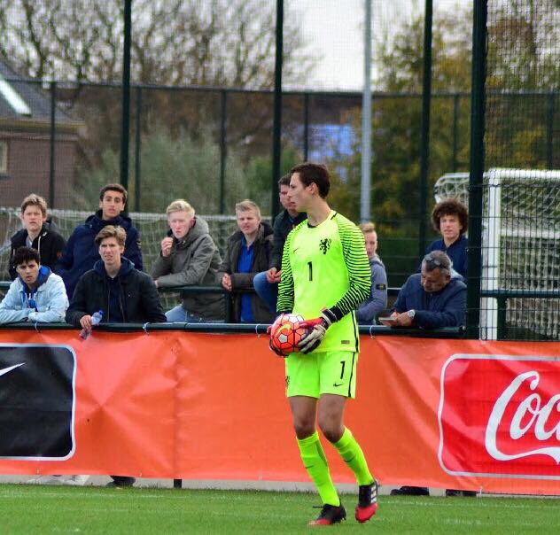 peakelitesports's tweet photo. Hugo Wentges speelde afgelopen week met Nederland u16 tegen Polen. 3-0 gewonnen en een clean sheet!! #PEAK #ArmorPro #Nederland #keeper https://t.co/GTte9a4GEI