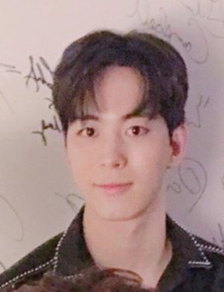 Miracle_Hongbin's tweet photo. @RedBeans93 오늘 공연도 너무너무 고생했어💚💚💚 누나방금 DVD티저(?)보고왔는데ㅋㅋㅋㅋㅋㅋ사슬이 그렇게 신났어??ㅋㅋㅋㅋ지친월요일이 홍빈이 덕분에 힘난닼ㅋㅋㅋㅋ귀여워죽겠네💚💚 https://t.co/K9MTQweiiN