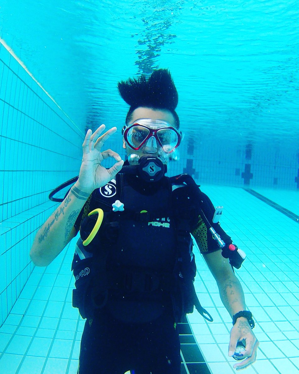 Dive_n_sw's tweet photo. Selfie๐ #scuba #scubapro #scubadiving #protec #scubanation #scubalove #scubaworld #germany #schweinfurt #sport #fun #cressidive #diving https://t.co/FG8MmLyXEq