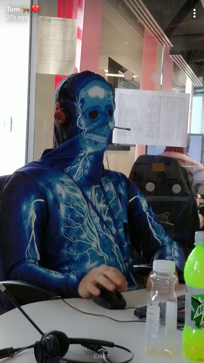 PoppyN06's tweet photo. #rhgooddeeds the new apprentice at work came in like this to brighten everyone's Monday (the 30/10) https://t.co/oD8U13WwVF