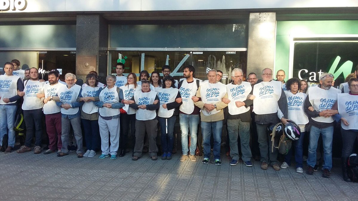 ComiteCR's tweet photo. Contra els atacs d'odi, solidaritat i estima. Moltíssimes gràcies @enpeudepau https://t.co/mCuvZgyqGU