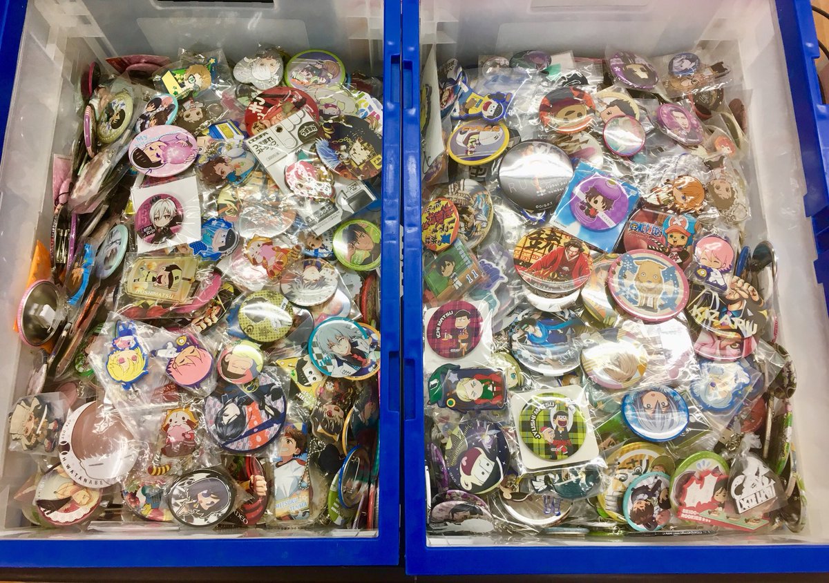 アニメグッズ　缶バッジ　キーホルダー　ラバスト　大量　まとめ売り　約300個 アニメグッズ 缶バッジ キーホルダー ラバスト 大量 まとめ売り