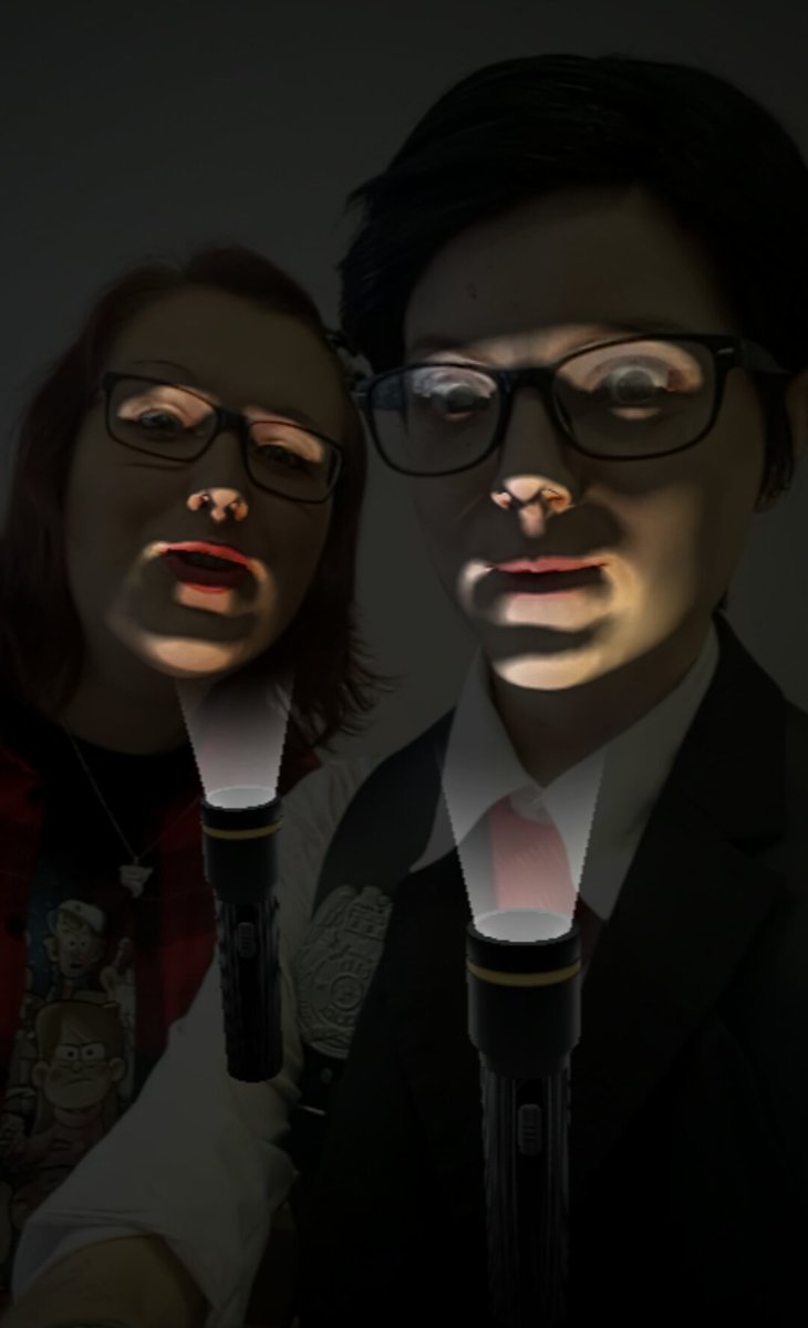 SakuTheFox's tweet photo. Levitující baterky jsou cool. 🔦👻 #spoopy #1daytoHalloween #AkiCZ https://t.co/UT3IBxa6af
