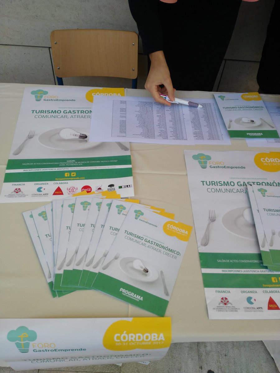crisrecoder's tweet photo. A punto de comenzar el primer foro #Gastroemprende17 
Gracias @Alvillegasb por haber contado con @origenonline @blogparacomerse @GastroSER https://t.co/LqbxKqHqgJ
