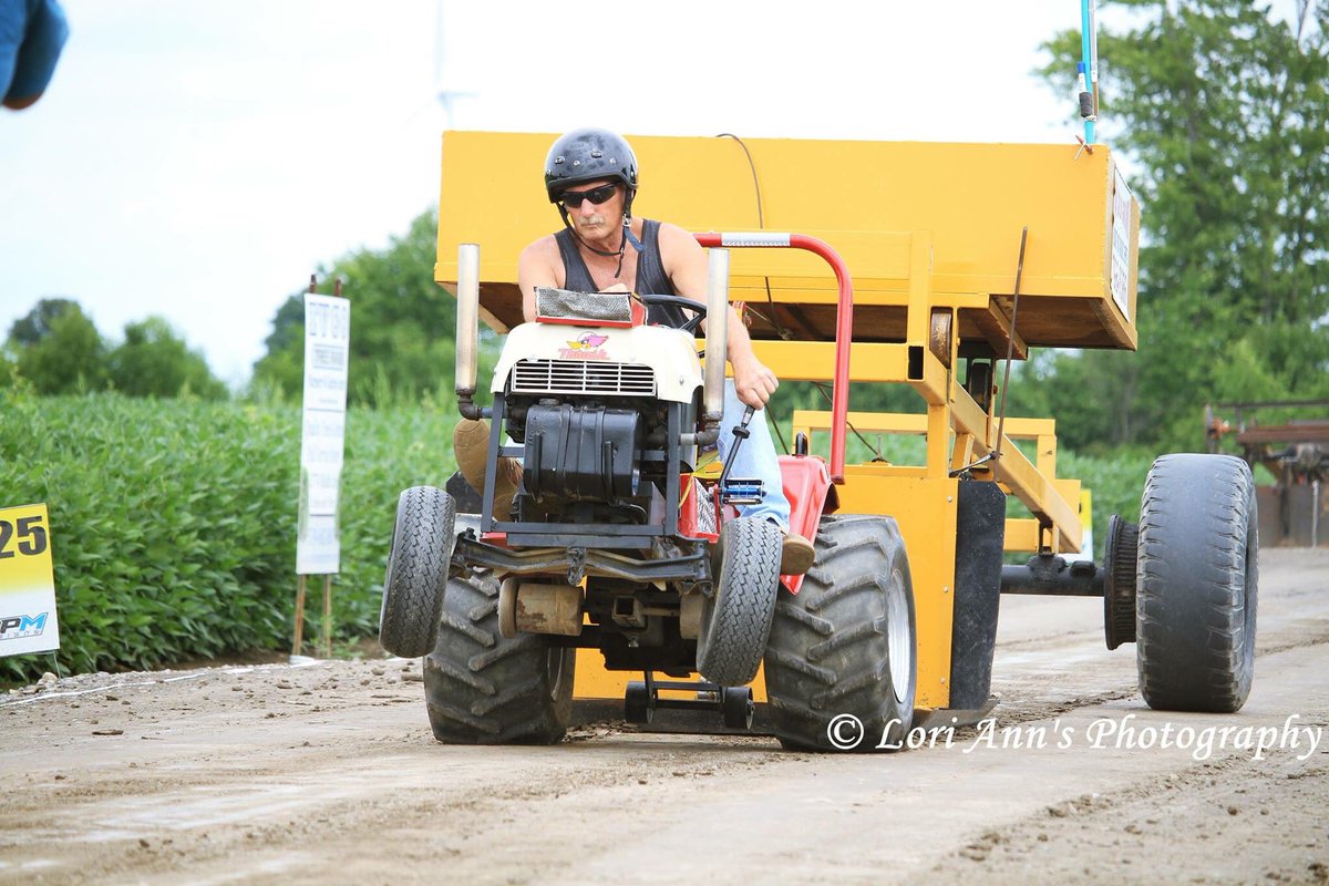 BonneauRichard's tweet photo. Essex Kent garden tractor pullers #fullpull17 https://t.co/0gHJ1EgblA