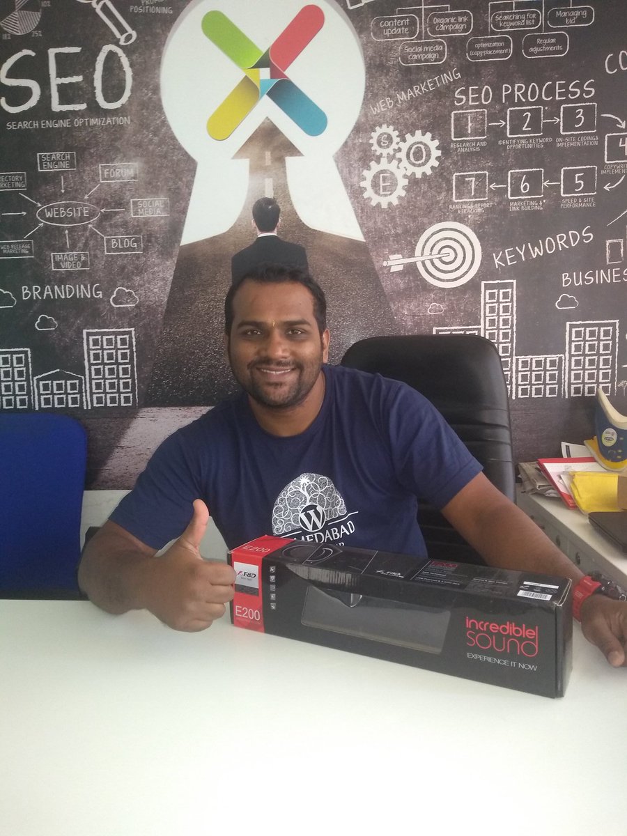 ArvindBaraskar's tweet photo. Thank you for the lovely gift #solwininfotech @sanjaydabhoya @pratik_1411 #WCAhmedabad @versionnext https://t.co/gNlCucTgXR