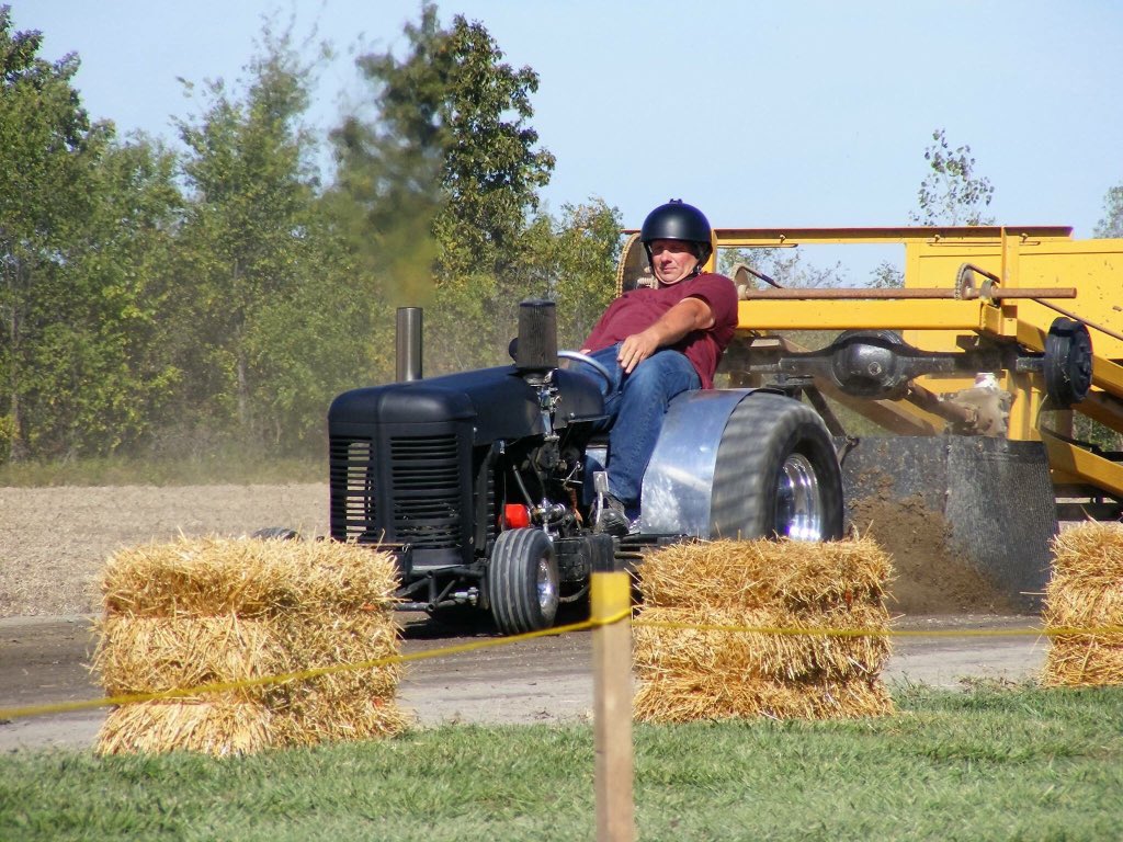 BonneauRichard's tweet photo. Essex Kent garden tractor pullers #fullpull17 https://t.co/KoA905v4tU