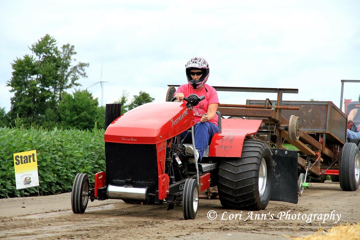 BonneauRichard's tweet photo. Essex Kent garden tractor pullers #fullpull17 https://t.co/lAjyzvIBUk