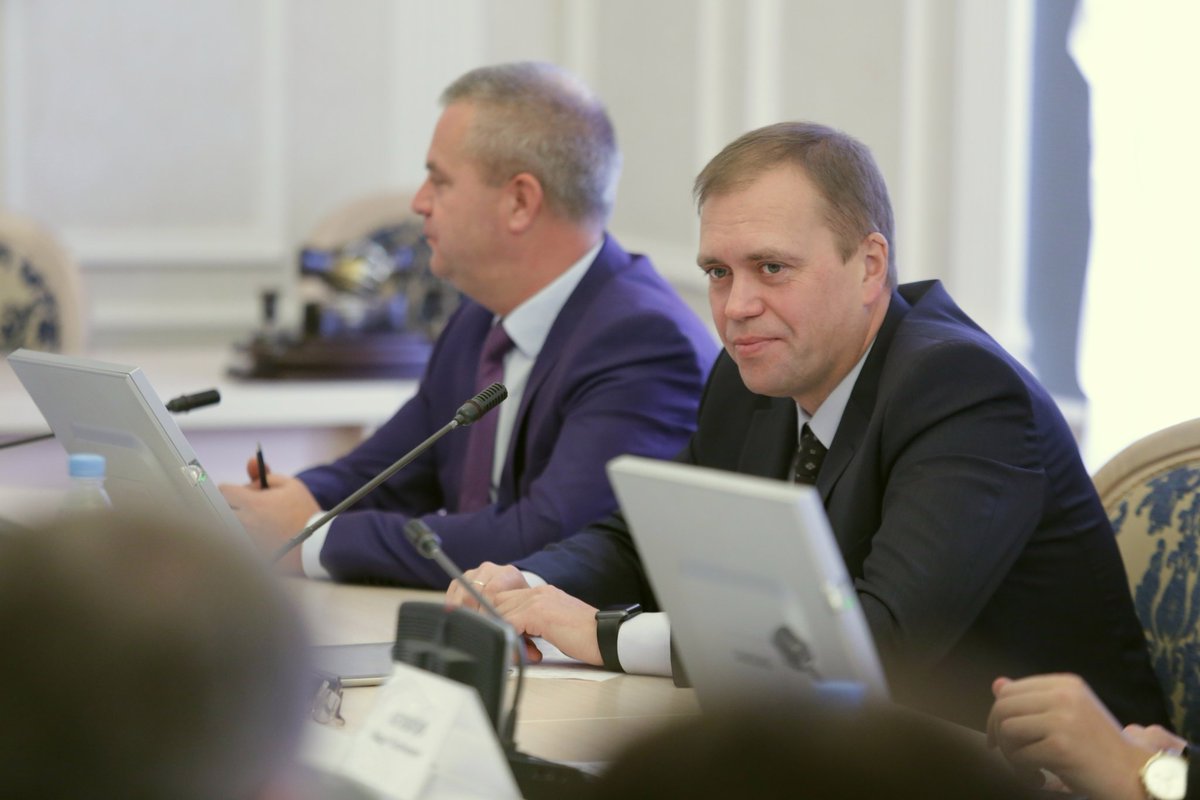 Марченко оксана анатольевна новосибирск. Кузьмин денис александрович главный врач. Руководитель аппарата общественной палаты. Малков андрей витальевич лдпр. Общественная палата пензенской области логотип.