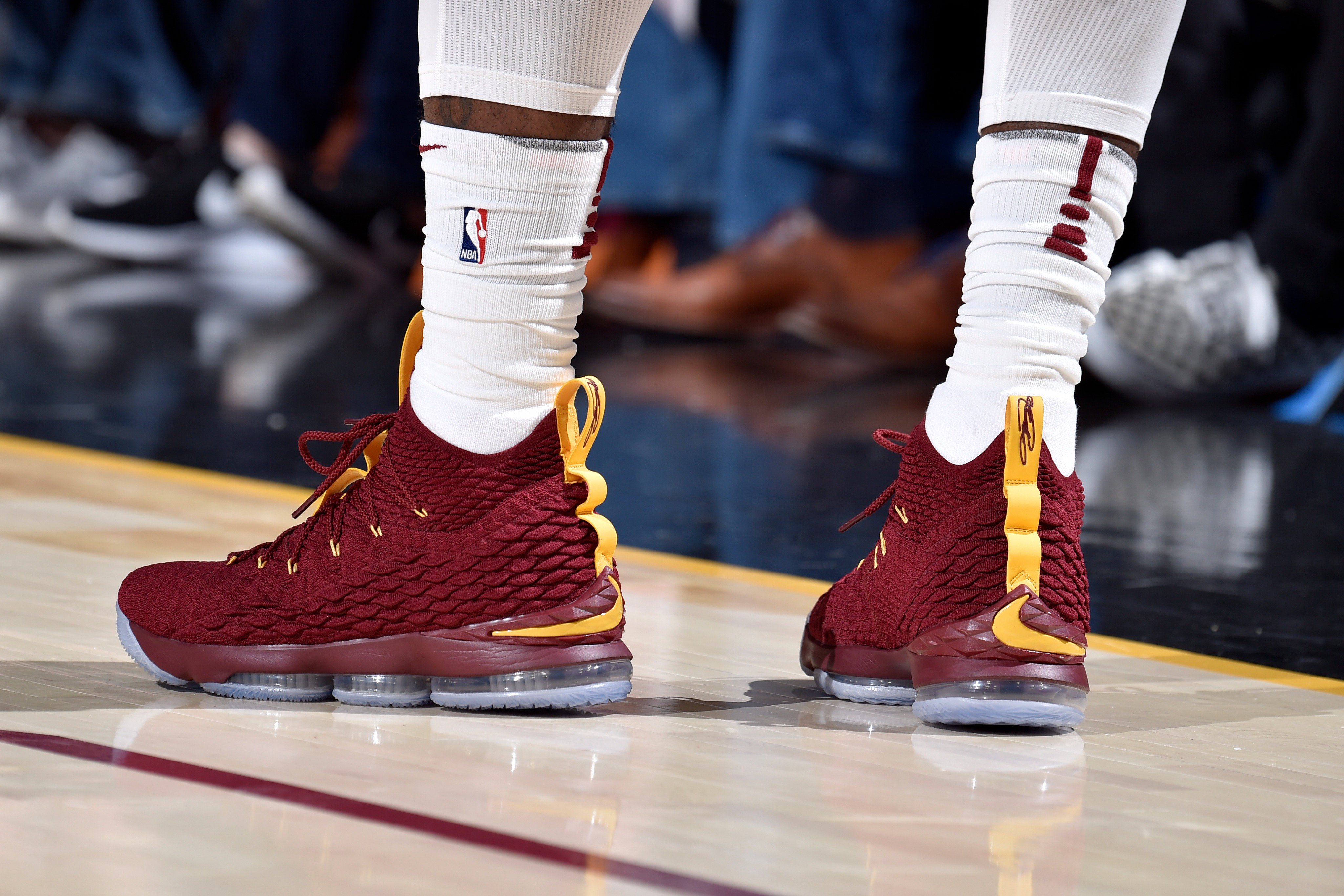 B/R Kicks on Twitter: "LeBron James in another Nike LeBron 15 PE vs. New York / Twitter