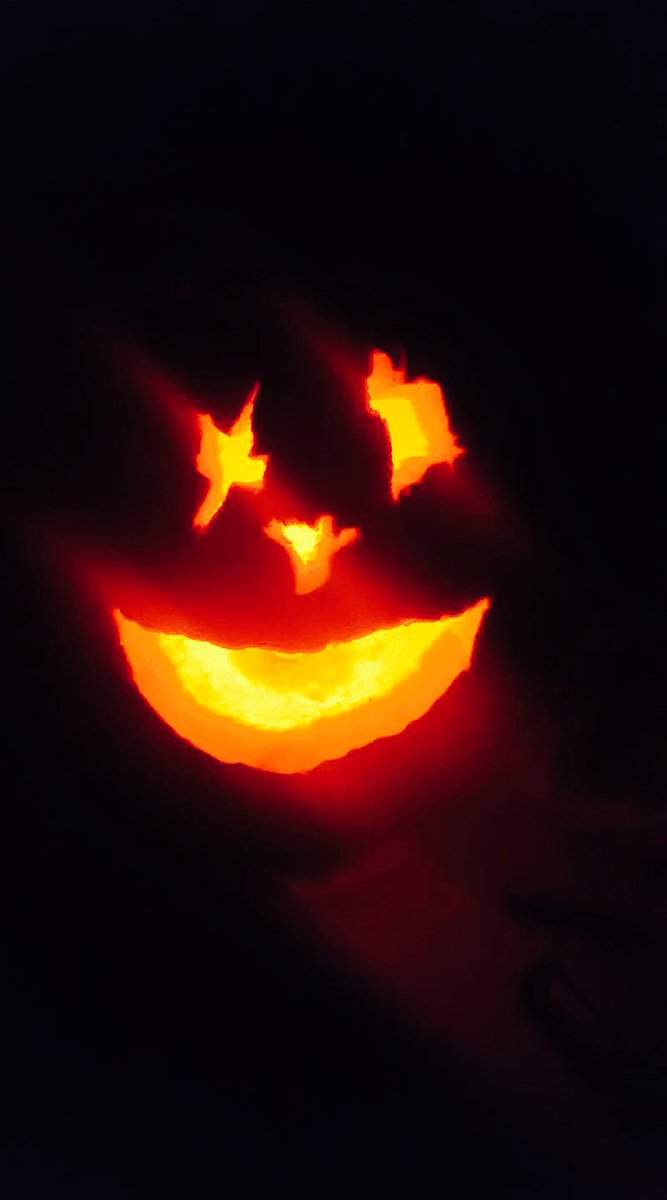 mrtom101's tweet photo. Pumpkins grinning
Ear to ear;
Halloween
will soon be here! #RustyFisher
#Halloween2017 #HauntedManor #pumkincarving #SpookyContest https://t.co/9x13ugJJJl