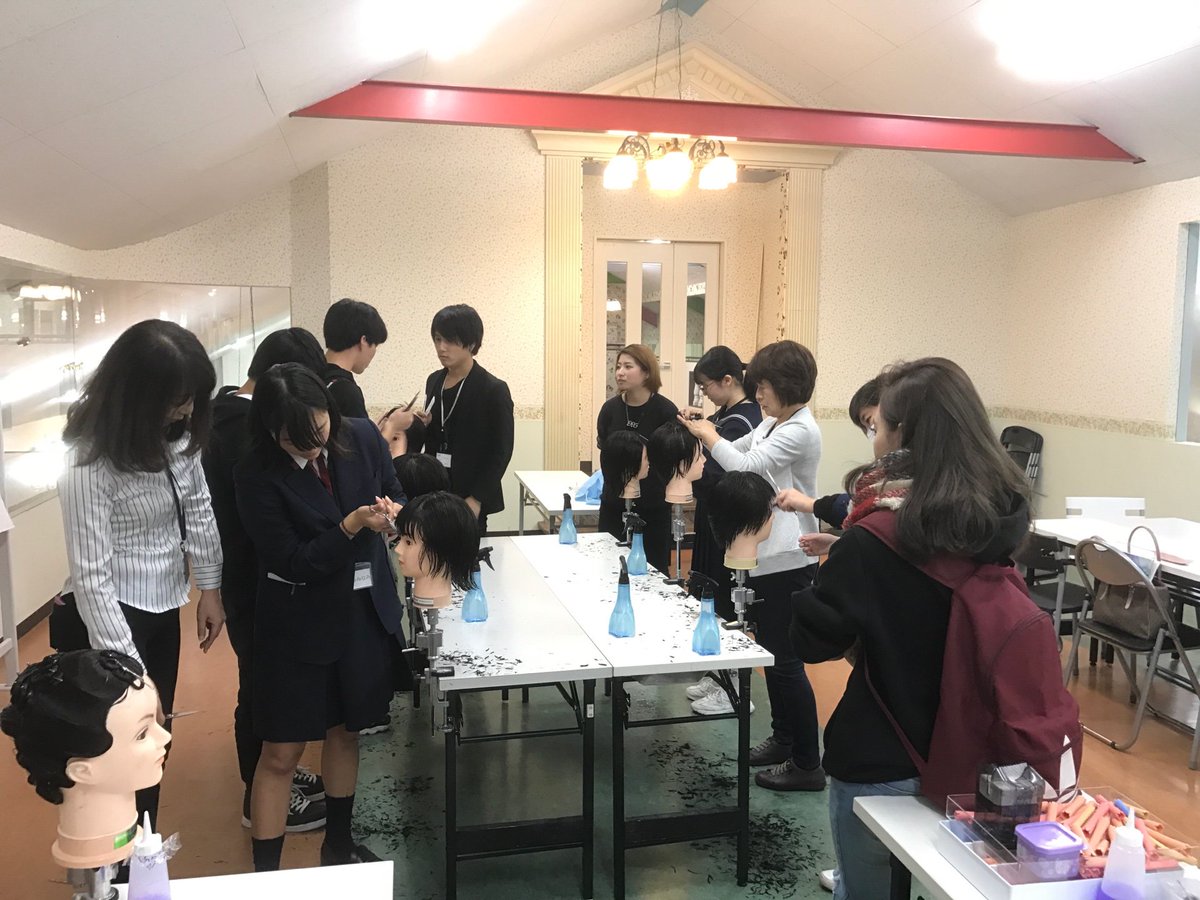 グル美ちゃん A Twitter こんにちはクワァ 今日は気持ちのイイ快晴だクワァ １０ ２８ 土 に行われたオープンキャンパス 体験入学 のカット体験の様子をご紹介クワァﾍ 8 ﾍ みんな真剣な表情で取り組んでたクワァよ 頑張れ未来の美容師さんクワァ