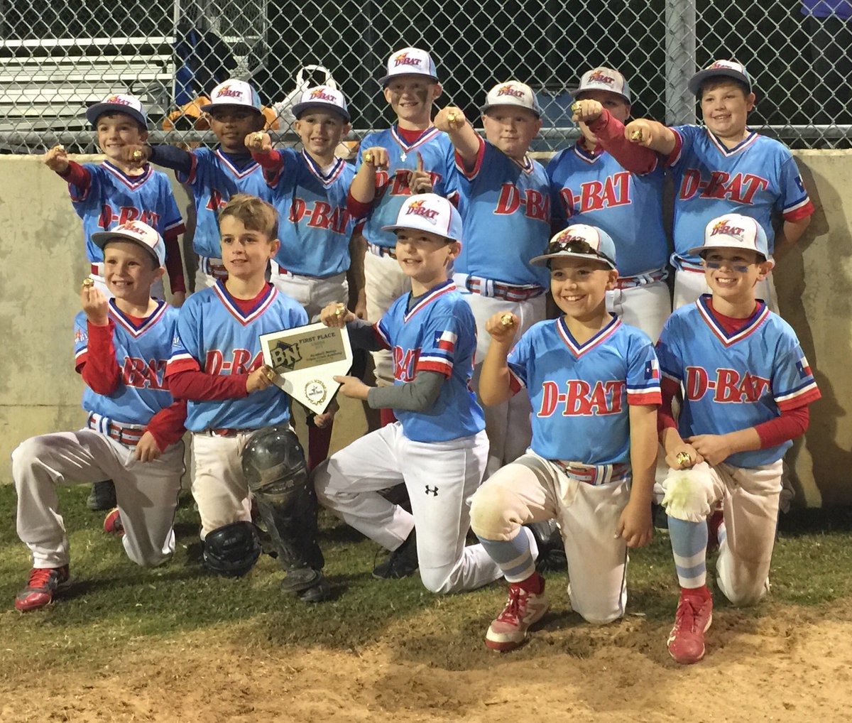BViars3's tweet photo. @DBAT_Elite Best way to end the weekend? Winning the last game! 10U Scary Sunday #Champions #littledudes #droptanksandtakenames #improve https://t.co/YMGLUpNZz2