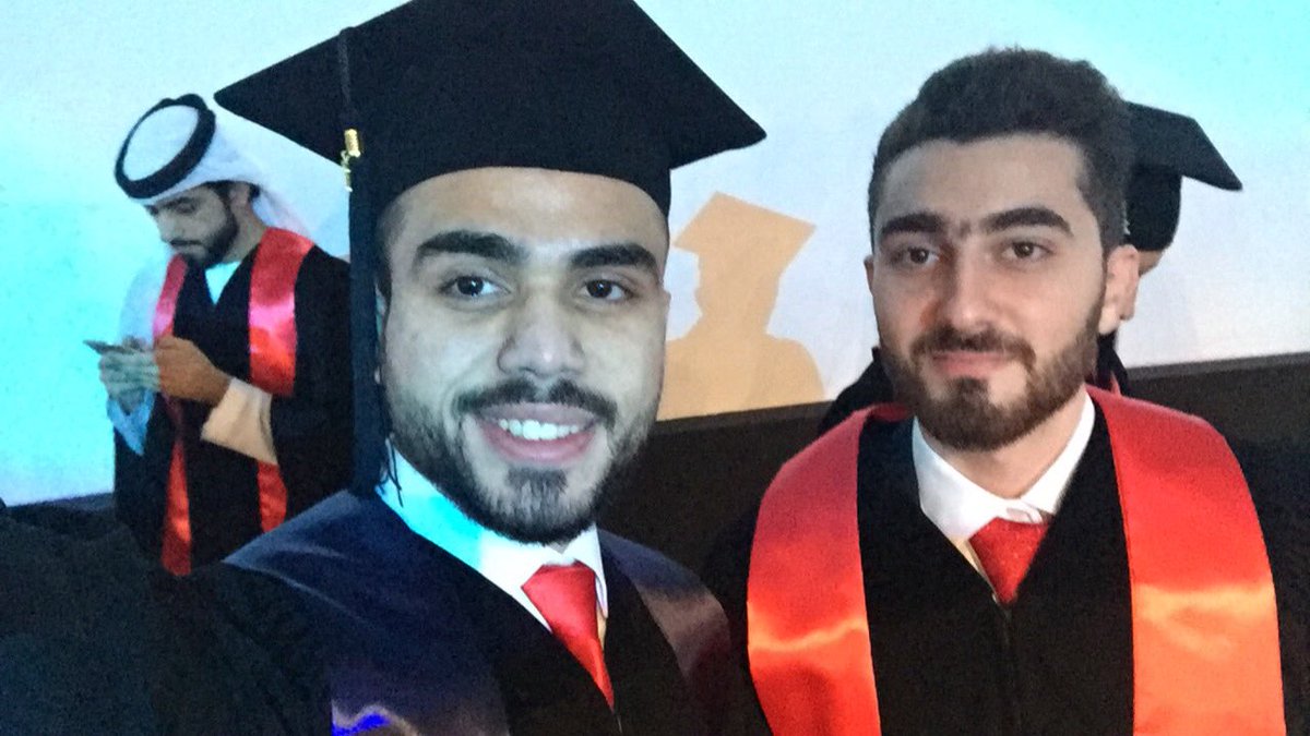 HAMODY_HA's tweet photo. رفيق العمر ❤️❤️ #AUgrad2017 https://t.co/O7vSR597NT