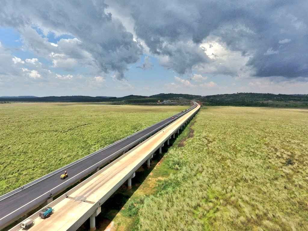 UNRA_UG's tweet photo. Looking forward to your thoughts this week!📭 Have a great week ahead #UNRAcares 
[Pic: #Nambigirwa bridge, K'la-Entebbe Expressway project] https://t.co/v8uFK4yVAK