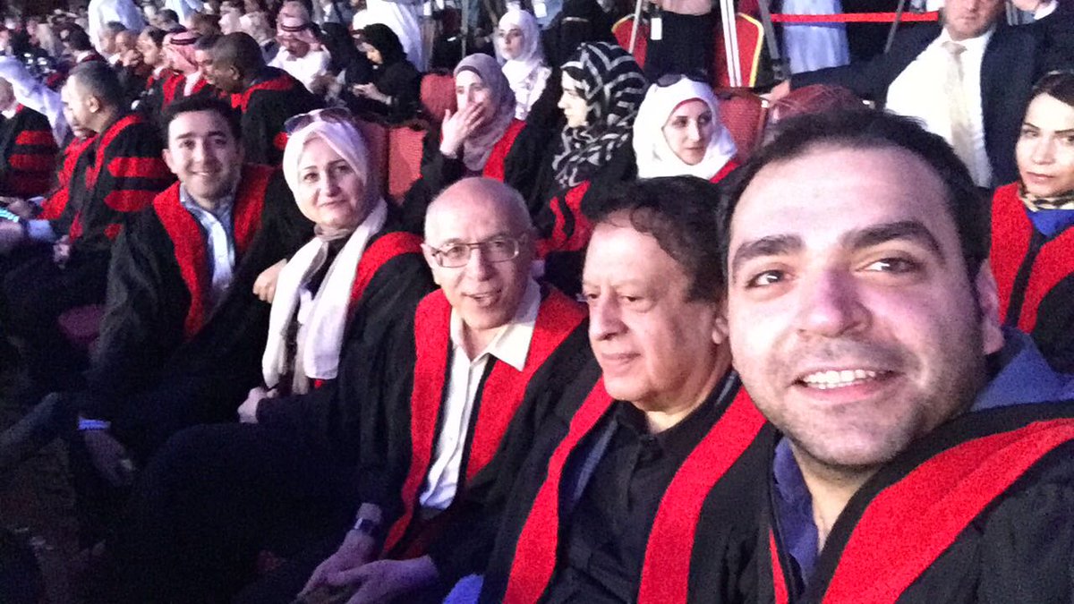 skarrufa's tweet photo. Photo from Sahar Kharrufa #augrad2017 أساتذة العمارة والتصميم الداخلي يباركون الطلبة بتخرجهم https://t.co/LjPVYxc8qG