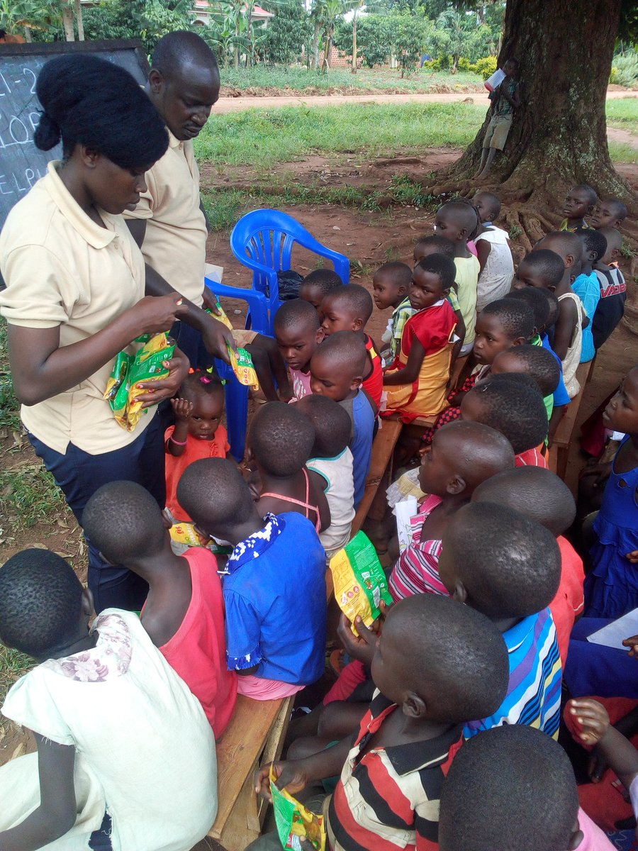 hop4lifecommun2's tweet photo. Thanks @Heimatstern_org for the smile your brought to kids but the lovely Sweet's you did send them. This love is great for the children https://t.co/mRkMCX9WcF