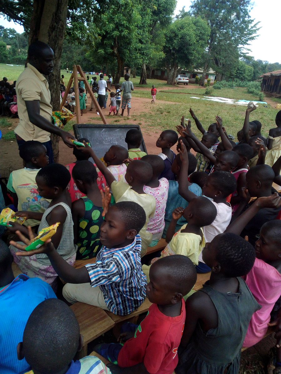 hop4lifecommun2's tweet photo. Thanks @Heimatstern_org for the smile your brought to kids but the lovely Sweet's you did send them. This love is great for the children https://t.co/mRkMCX9WcF
