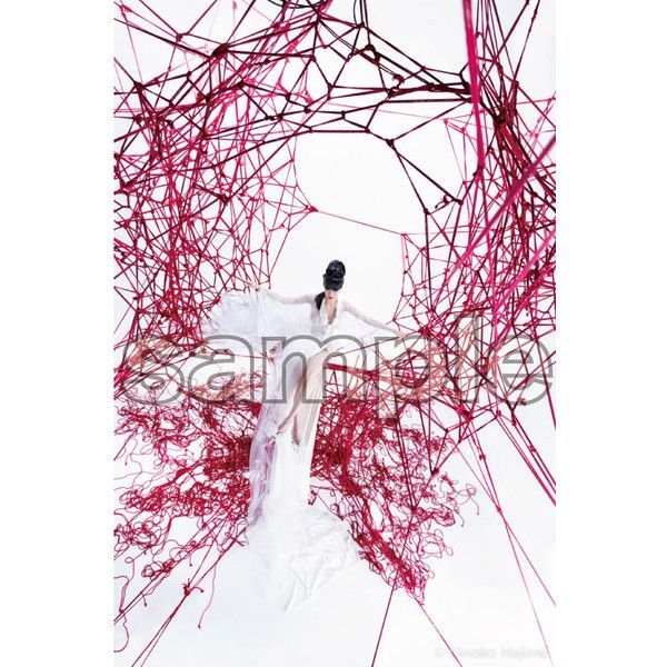 Hajime Kinoko、ロープアートの集大成！ 白い世界を赤い縄で彩った