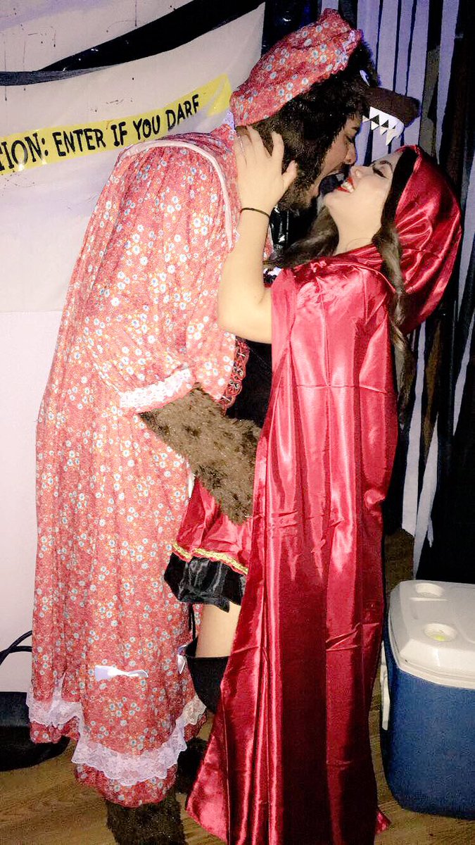 leslyecelis3's tweet photo. No quiero que ningunos otros ojos me miren mejor,que ningunos otros brazos me abrasen mejor,q ninguna otra boca me coma mejor❤️#Halloweeknd https://t.co/1MVEmPvVOq