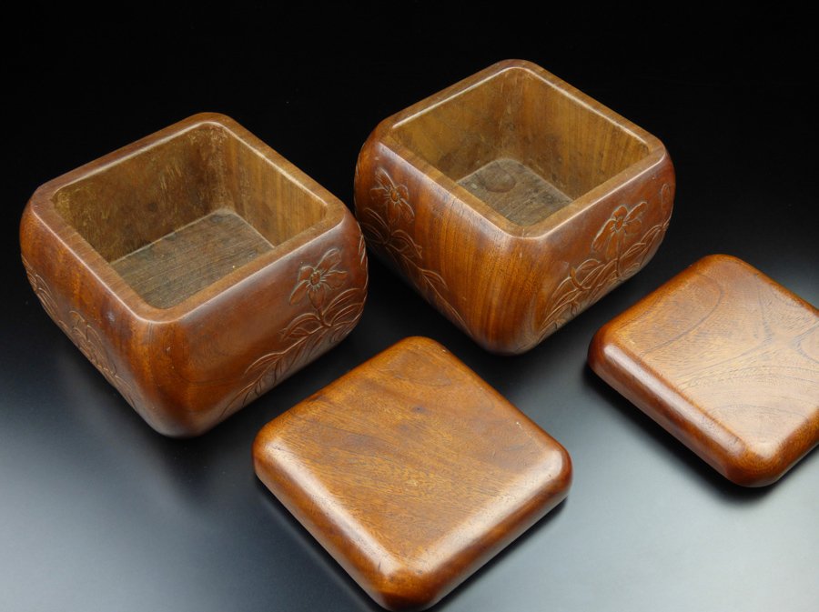 WorldOfGo's tweet photo. Take a look at these Mulberry Go bowls. Last Saturday the set was sold on an auction in Japan for $650. #go #igo @weiqi #baduk #го https://t.co/3TGLDpfCT9