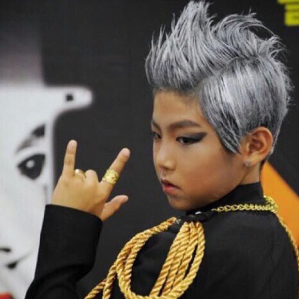 sweetJEAWz's tweet photo. เหมือนอูจิน born to be มาเพื่อการเป็นไอดอ��� เป็นนักร้อง นักเต้นตามที่น้องมันตั้งเป้าหมายไว้อ่ะ เดินสายออกรายการต่างๆตั้งแต่เด็กเลย นับถือใจ https://t.co/645vUIr4m6