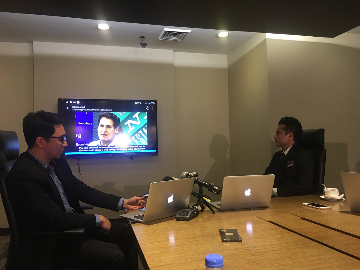 josebimbosantos's tweet photo. Calata now presenting video featuring various talking heads touting bitcoins and blockchain technology https://t.co/q690T1iEcU