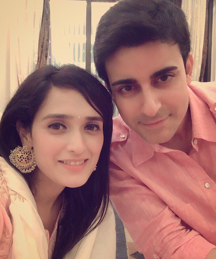 BollywoodWiz's tweet photo. #congratulations @gautam_rode gets ENGAGED to @Panawasthy_31! #guatamrode #tellybollynews https://t.co/XaSMQPGXbV