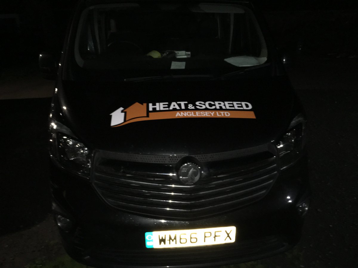 PhilRimmer3's tweet photo. New sign writing looking good... https://t.co/FS7GcGCE9R