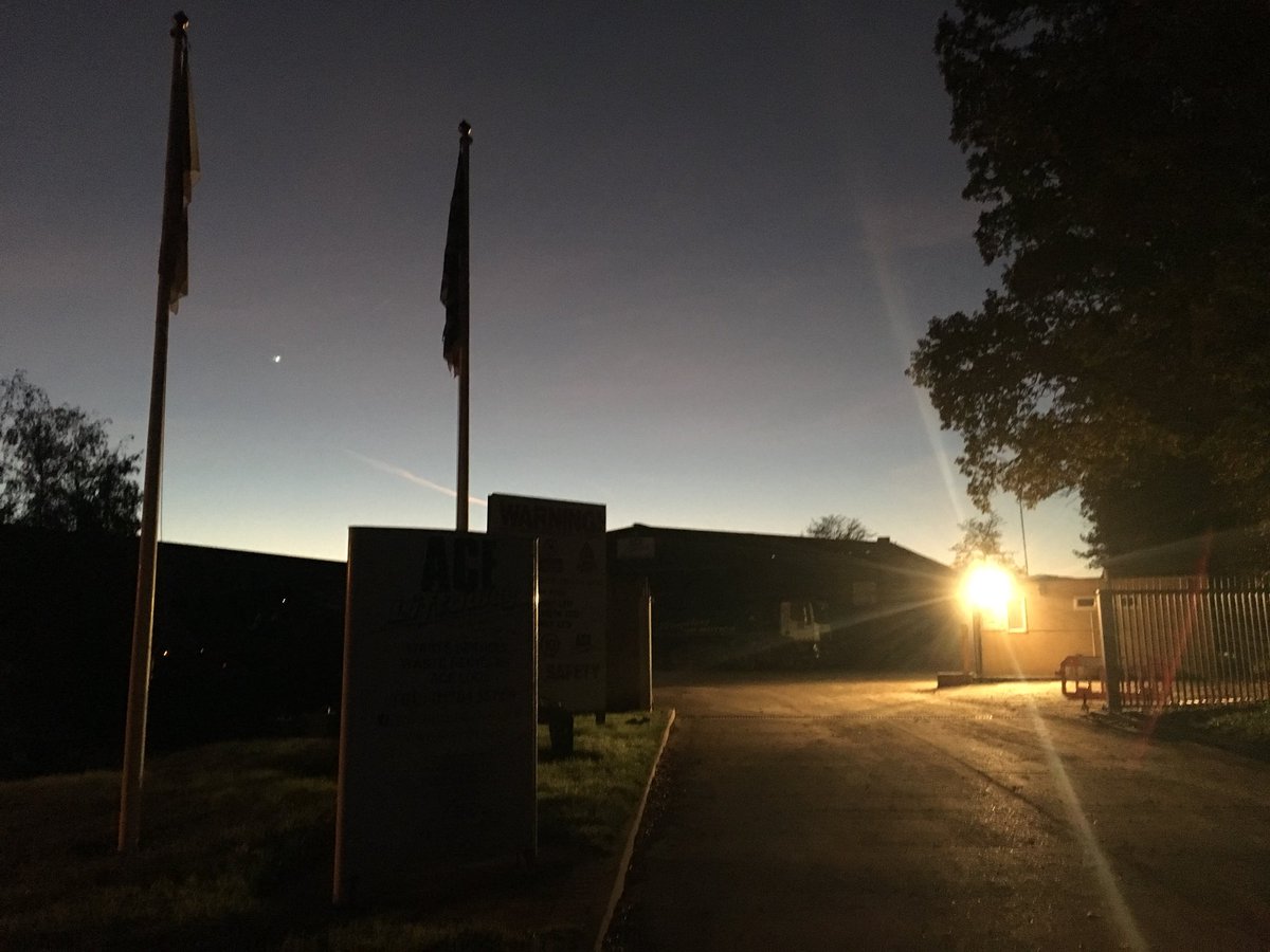 ♻️ WEATHER WATCH ♻️ 

Clear &amp; cold! ❄️

Happy Monday!

#Weather
#Autumn
#SkipHire
#ManicMonday
#DriveSafe
#SkyScape 
#SocialMedia 
#WeAreAce