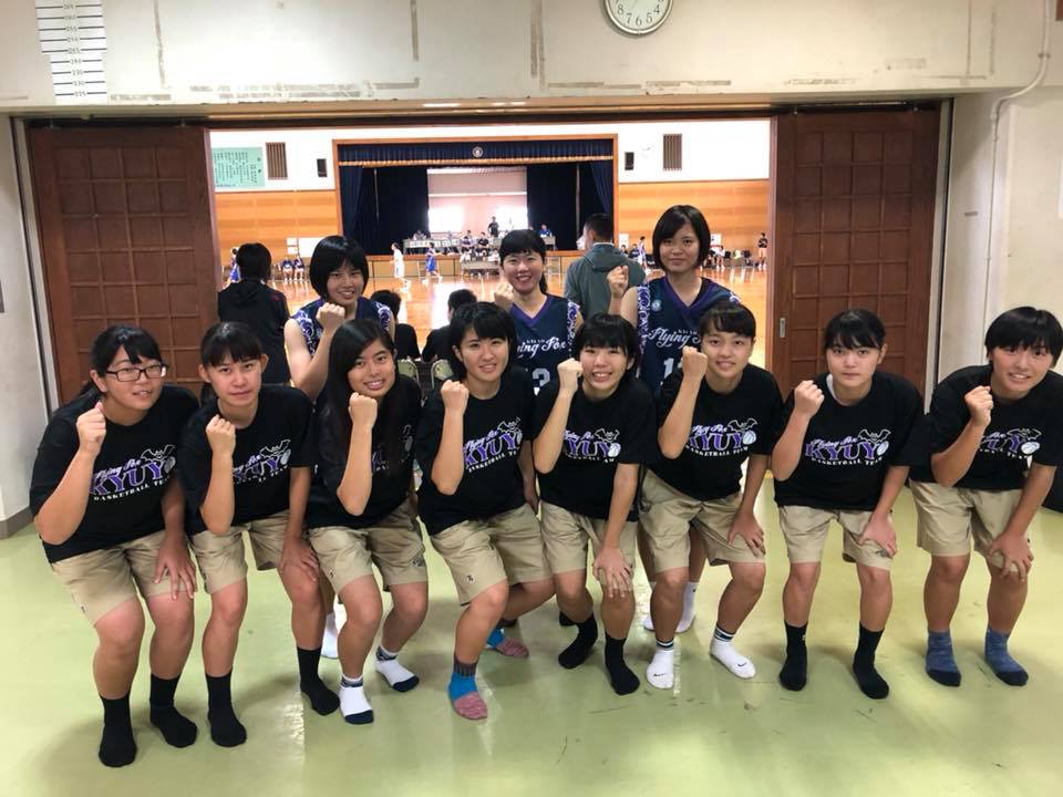 stepbystep022's tweet photo. こんにちは〜♪
段々と冷えてきましたね〜
みなさん体調管理には気をつけてください☺️
球陽高校女子バスケットボール部のみなさん！
新しくユニフォーム・移動着を作成しました！
大会頑張ってください！
応援しています🎌 https://t.co/ssrfqsYG4E